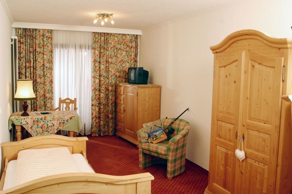 Hotel Kaerntnerhof Heiligenblut Buitenkant foto